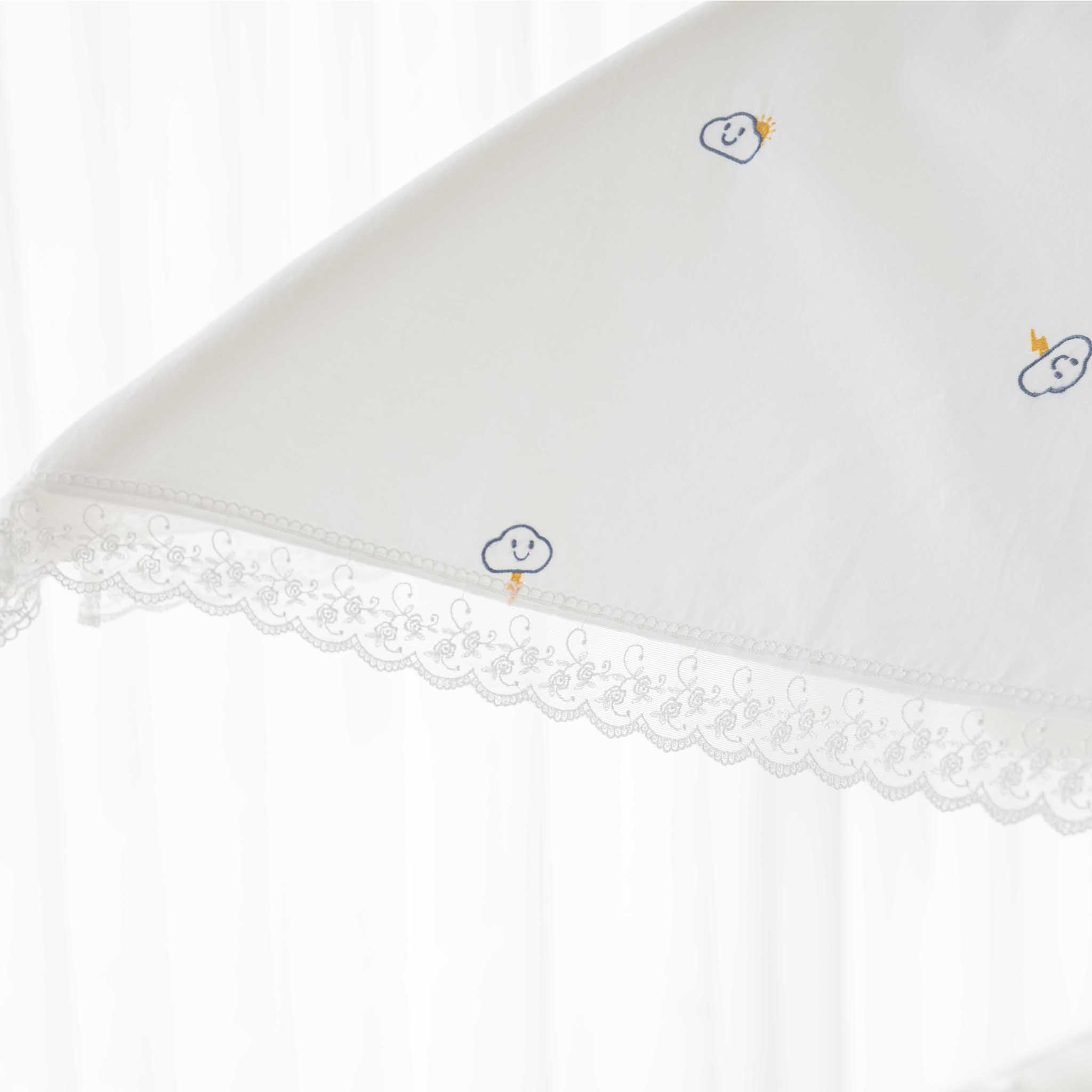 LOLBaby Cotton Embroidery Bumper Bed with Hanging Toy and Canopy - Cloud White
